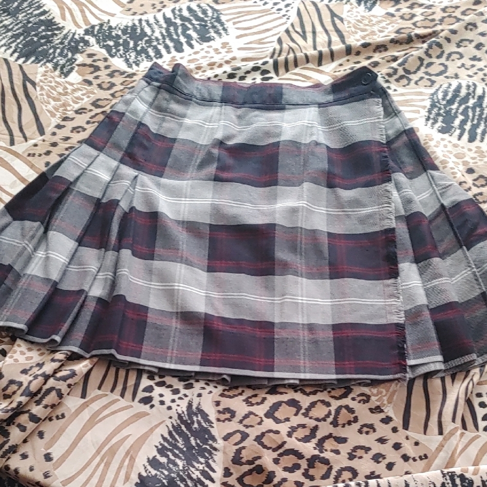 McCarthy Plaid A-Line Kilt- Black, Gray And Deep Red Sz 28